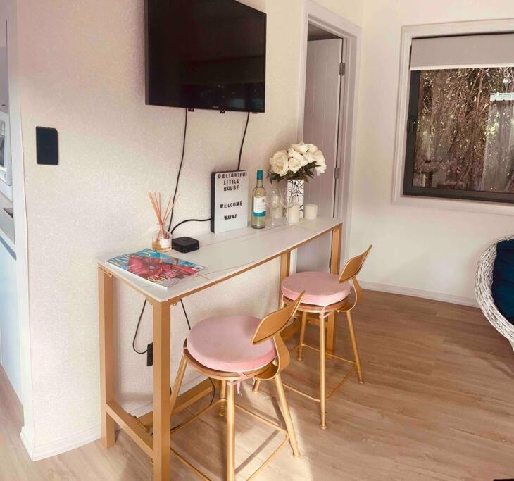Delightful Little House & Chateau Charme Suite Auckland Bagian luar foto